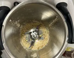 Step <p>Troceamos las almendras 5 segundos en velocidad 6. </p> illustration