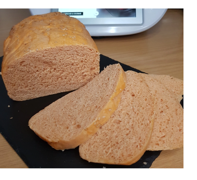 PAN DE MOLDE CON TOMATE Y SEMILLAS DE SÉSAMO