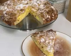 Step <p>Poner en el vaso 75g de azúcar, 10 segundos velocidad 10</p><p>Espolvorear el azúcar glas sobre la tarta y llevamos a horno previamente calentado a 180º 35 minutos </p> illustration