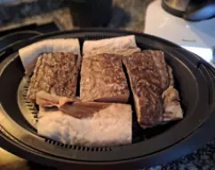 Step <p>Colocar los lomos de pescado en la bandeja Varoma con la piel hacia arriba. </p> illustration